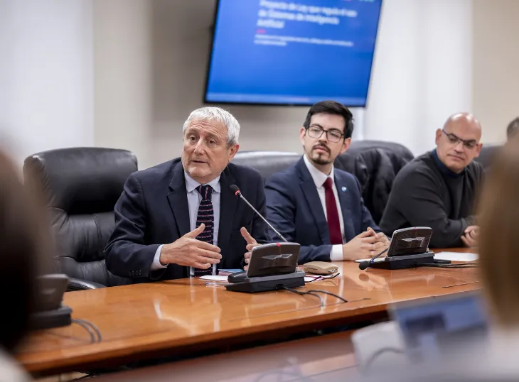 Chile avanza hacia una ley IA con visión país